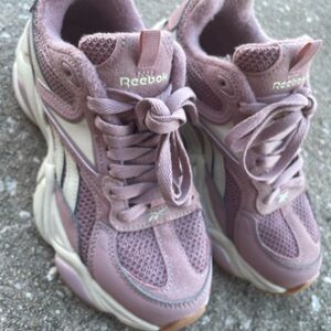 Reebok Royal Charge Y2K
Chunky Cream Pink Sail Beige
AR30246W size 6 1/2